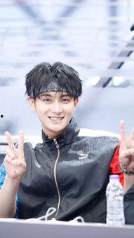 娱乐吃瓜社黄子韬,娱乐圈的“吃瓜”焦点,揭秘他的星途历程