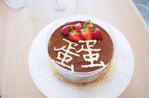 娱乐吃瓜酱切蛋糕,共享甜蜜时光